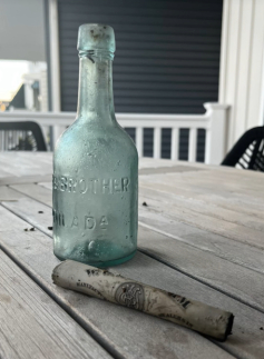 El Mensaje en una Botella Más Antiguo del Mundo: Un Paseo por la Playa que Hizo Historia