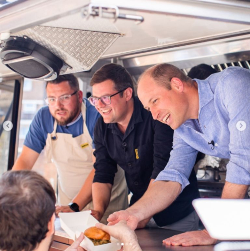 El príncipe William sorprende con un trabajo de comida rápida